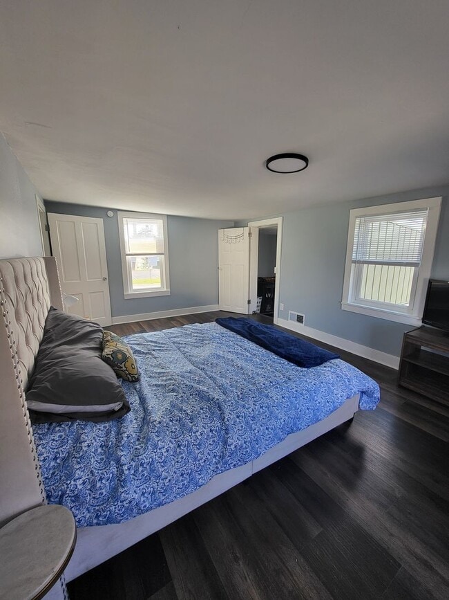 Building Photo - Fully Furnished Single Family Home In Akron