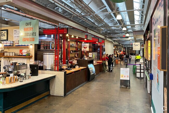 The nearby Krog Street Market food hall has a variety of restaurants for Oakland diners.
