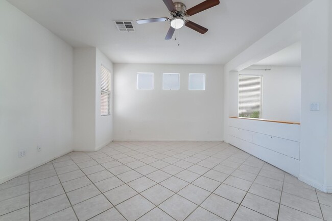 Foto del edificio - 4 bedroom, 2.5 bathroom, Summerlin Home, L...