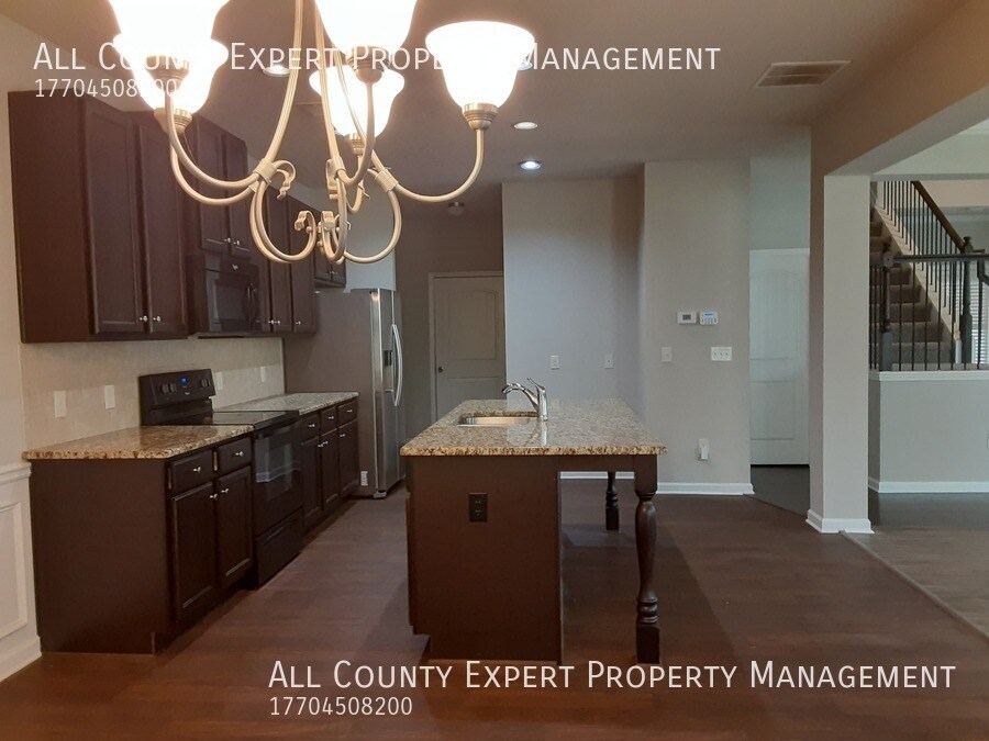 Foto del edificio - 5318 Cactus Cove Ln
