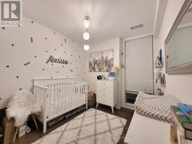 Building Photo - 98 Lillian St