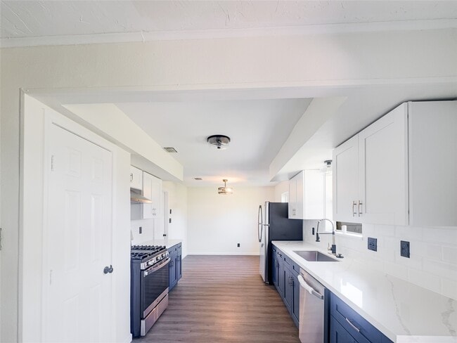 Building Photo - 5111 Seymour Dr