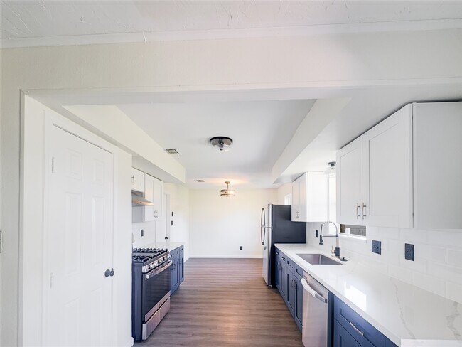 Foto del edificio - 5111 Seymour Dr