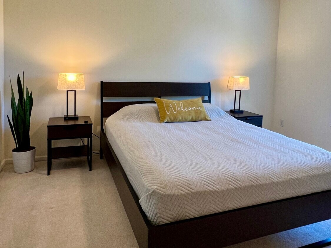 Foto principal - 9264 Peony Ln N