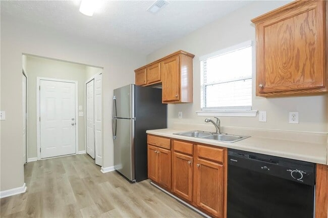 Foto del edificio - 6005 Winston Trce