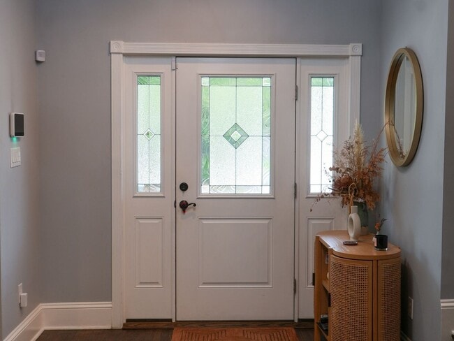 Building Photo - Renovated 3-Bedroom With Modern Amenities