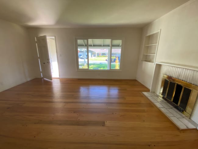 Building Photo - 2403 Meadowbrook Rd