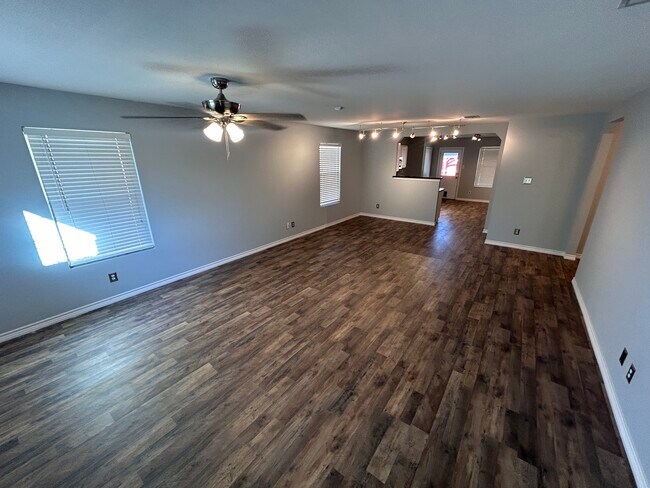 Building Photo - 149 Hanging Moss Dr