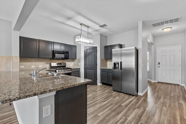 Building Photo - 725 Luna Vista Dr