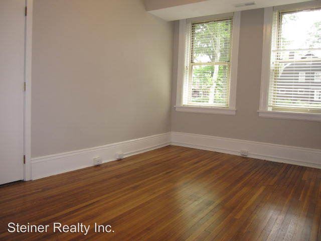 Building Photo - 515 W Hutchinson Ave