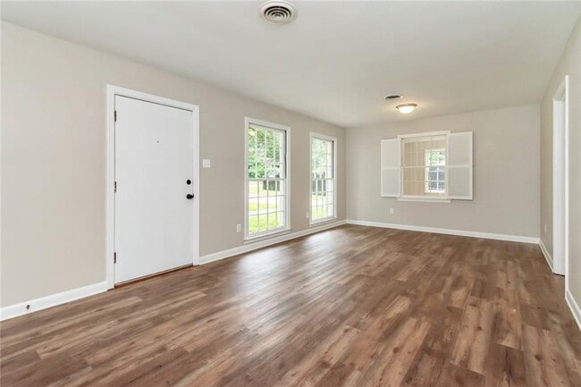 Building Photo - 5416 Hilltop Dr N