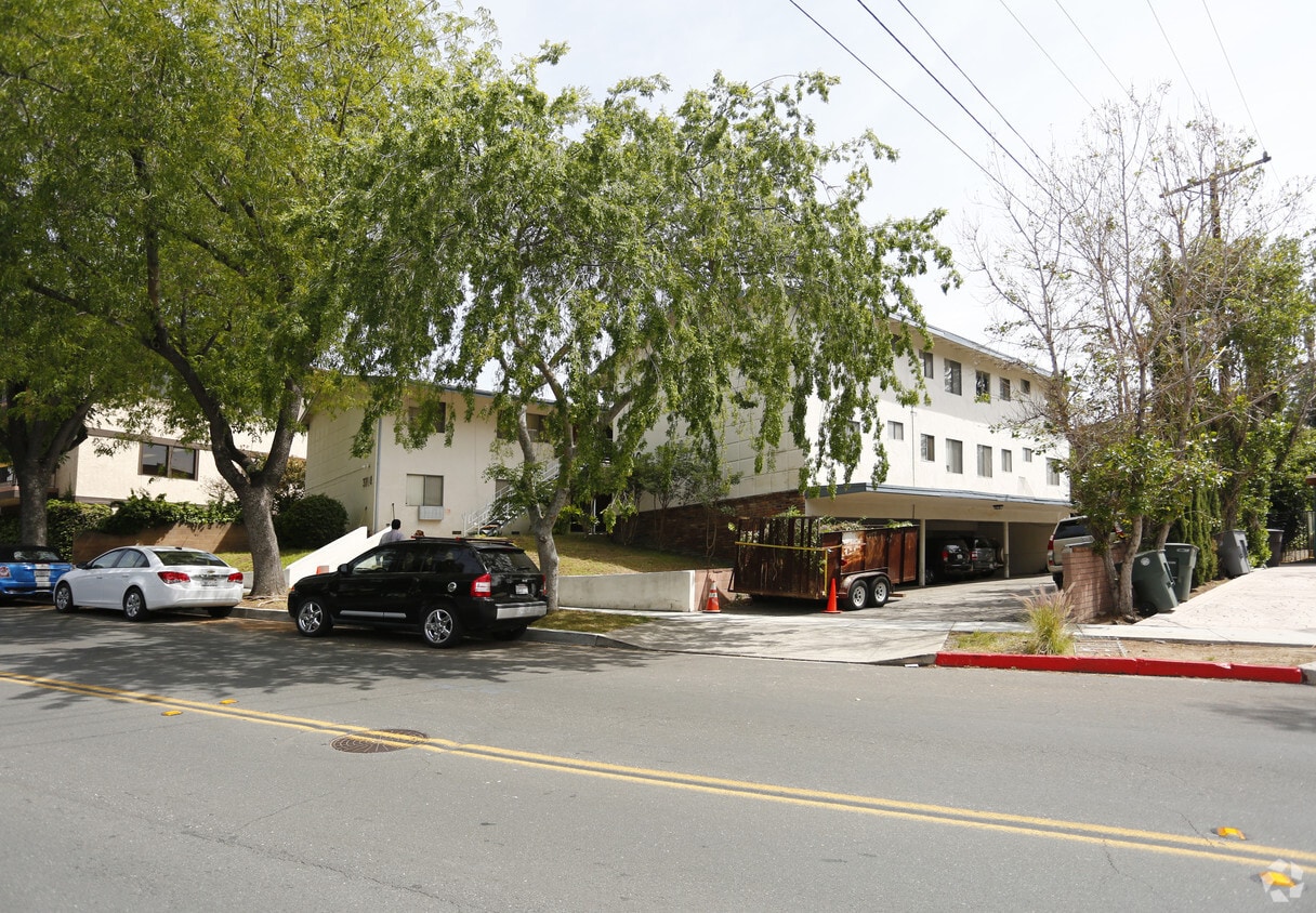 Building - 3710-3718 Roselawn Ave