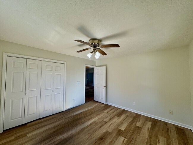 Foto del edificio - 201 Seminole Cir