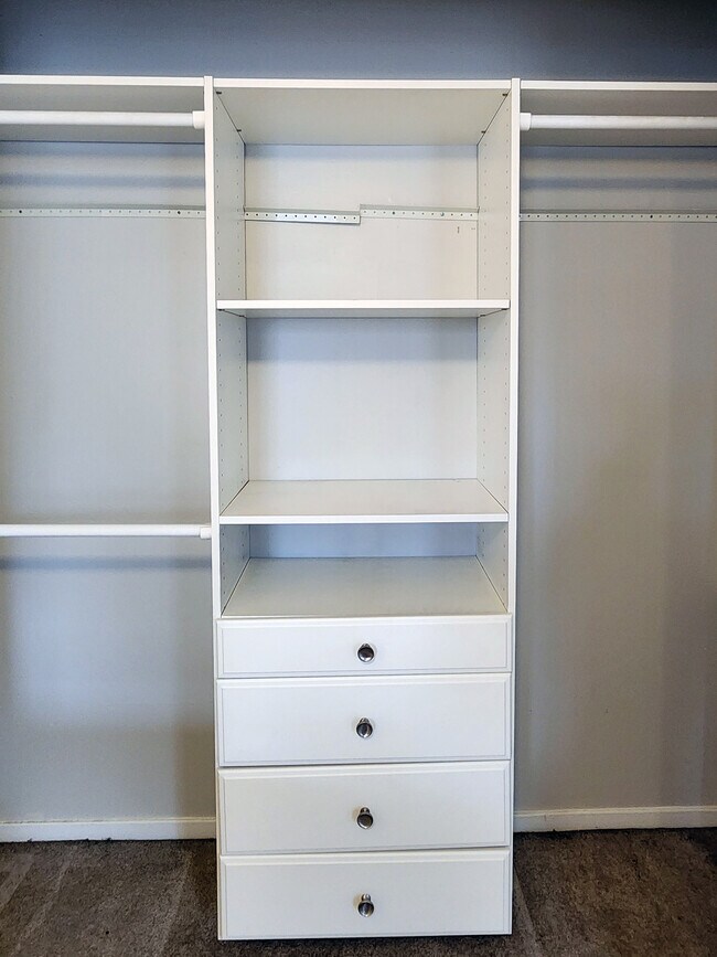 Foto del edificio - 5740 Yellowrose Ct