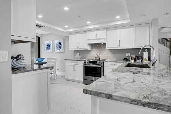 Building Photo - 4744 S Ocean Blvd