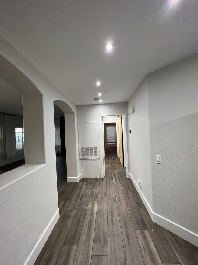 Foto del edificio - New to the Market! 2 Bed 2 Bath upgraded Tijeras Creek Villas home