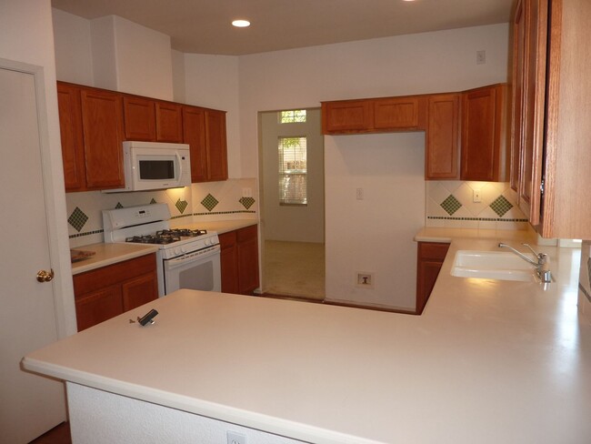 Building Photo - Large Two Story Home with Bonus Room, Cove...