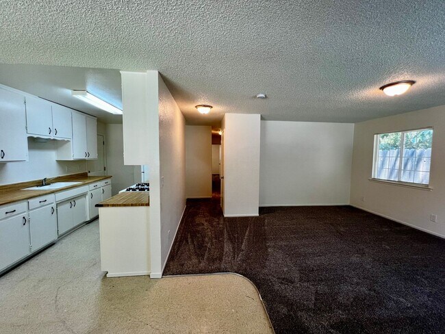 Foto del edificio - 1318 CALIFORNIA AVE, DOS PALOS - 3 beds, 2...