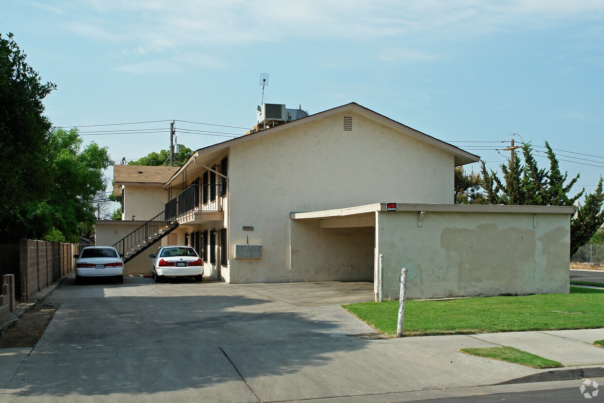 Primary Photo - 2944 E Illinois Ave