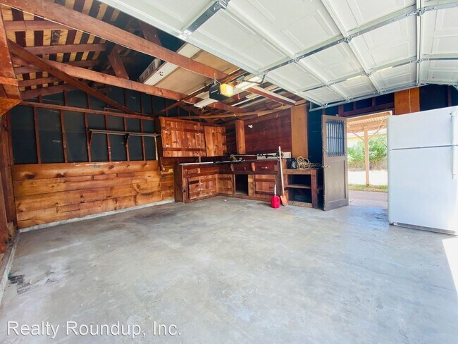 Building Photo - 3 br, 1 bath House - 6337 McMahon Dr