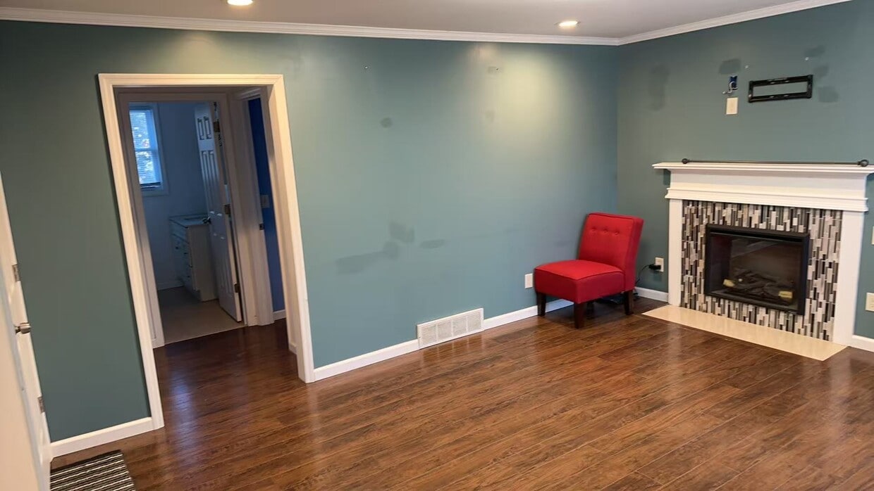 Primary Photo - 324 Fuller Rd