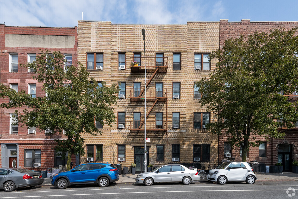 Primary Photo - The Greenpoint House