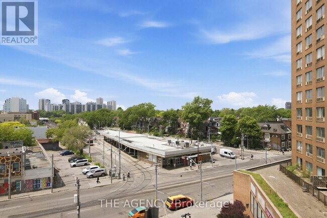 Building Photo - 2350 Dundas St W