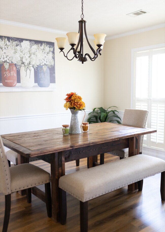 Foto del edificio - 6906 Treetop Ln