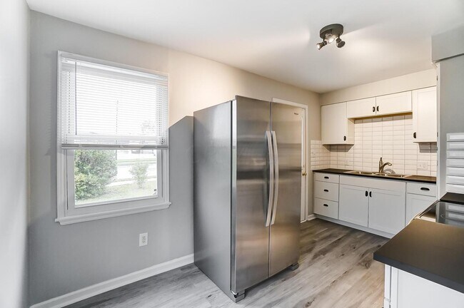 Foto del edificio - 677 E Jeffrey Pl