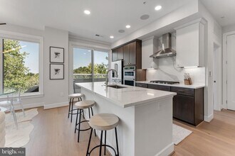 Building Photo - 635 Slaters Ln