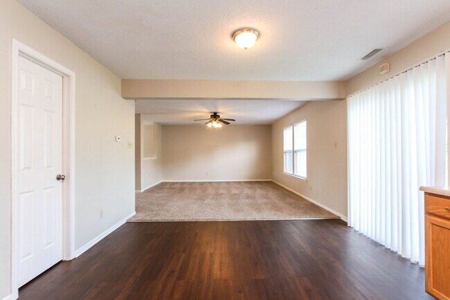 Foto del edificio - 1829 Blue Pine Ln