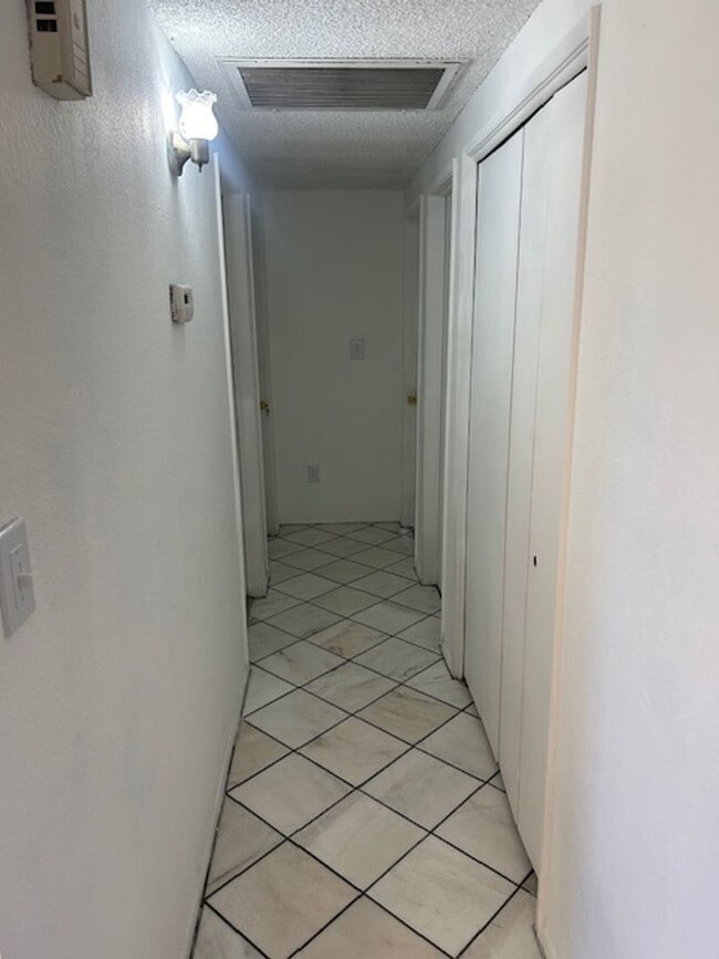 Foto del edificio - Charming Home in 93307!