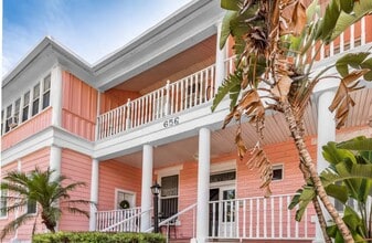 Building Photo - 656 Beach Dr NE