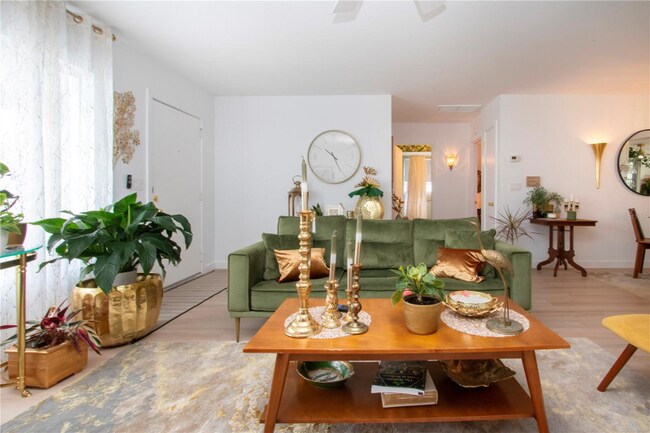 Building Photo - 3906 Chinaberry Rd