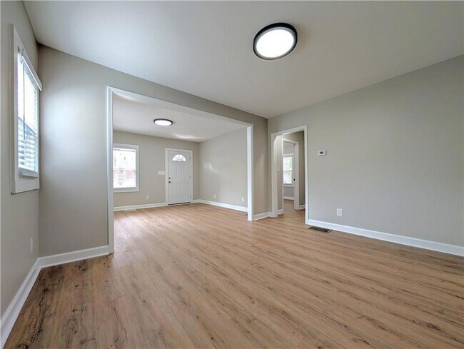 Foto del edificio - 1377 Pine Ave