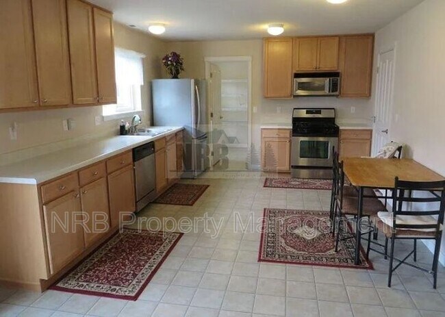 Foto del edificio - 17906 Silver Creek Ave E