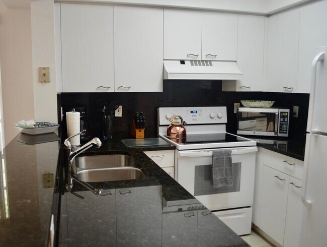 Foto del edificio - 10260 Courtside Ln