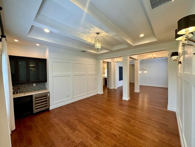 Building Photo - 4970 Avila Ave
