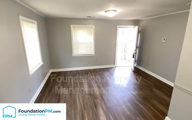 Building Photo - 3093 Beaumont Ave