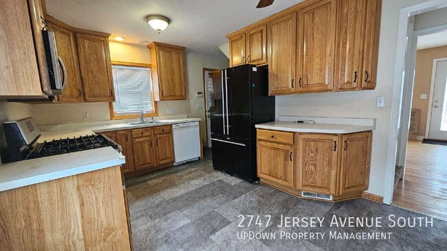 Building Photo - 2747 Jersey Ave S