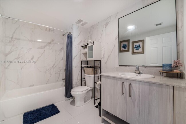 Foto del edificio - 10950 NW 82nd St