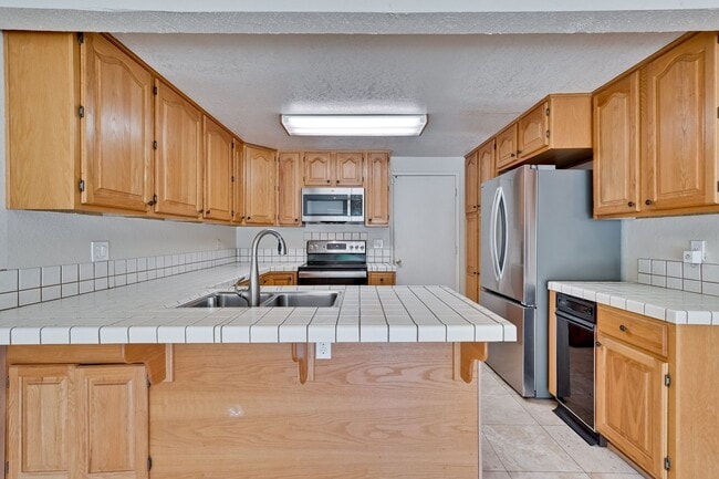 Building Photo - 6651 Bunker Hill Ct
