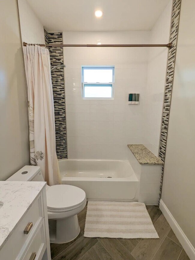 Foto del edificio - 1804 E Louisiana Ave