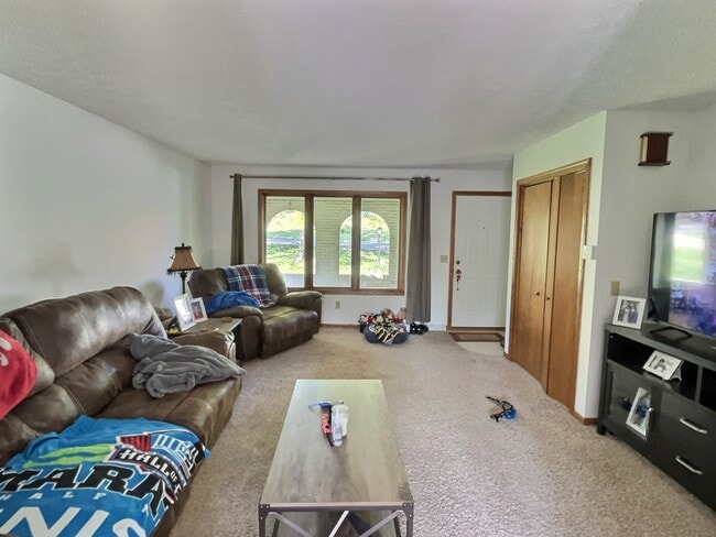Living Room - 3951 Lake Vista Rd