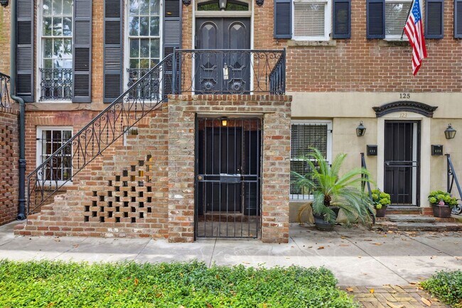 Building Photo - 1 br, 1 bath House - 121 1/2 West Gaston S...