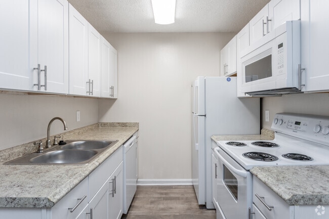 1BR, 1BA - 736SF - Kitchen - Park View Apartments