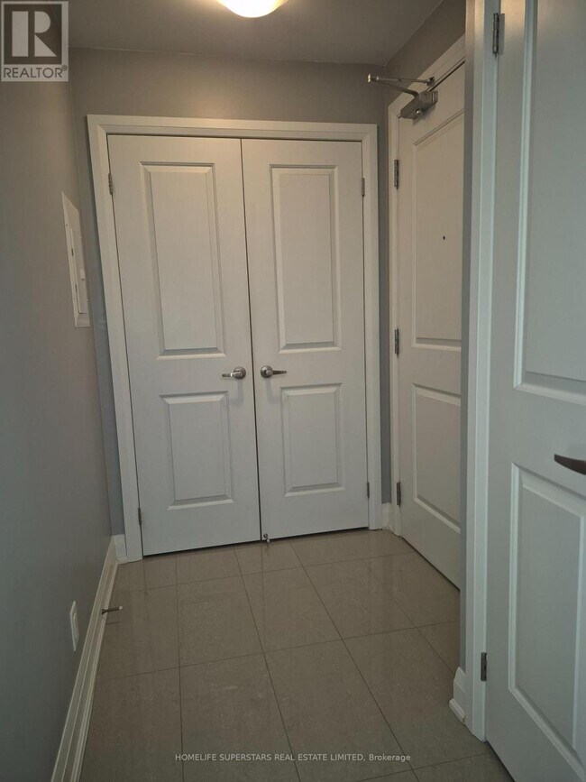 Photo du bâtiment - 12 Woodstream Blvd
