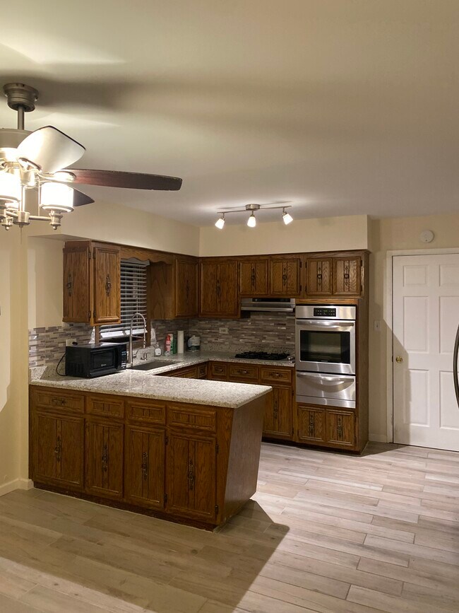 Foto del edificio - 3734 Ridgeland Ave