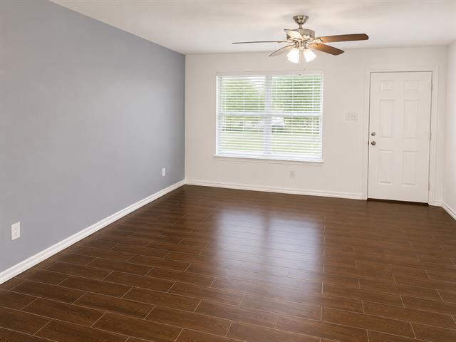 Building Photo - 203 W Willow St