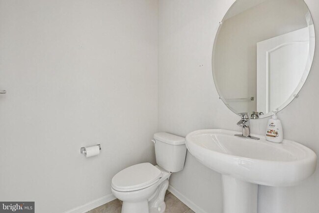 Building Photo - 1613 Wesbourne Dr